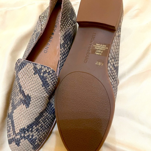 Lucky Brand slip on Snakeskin Loafer - Picture 2 of 3
